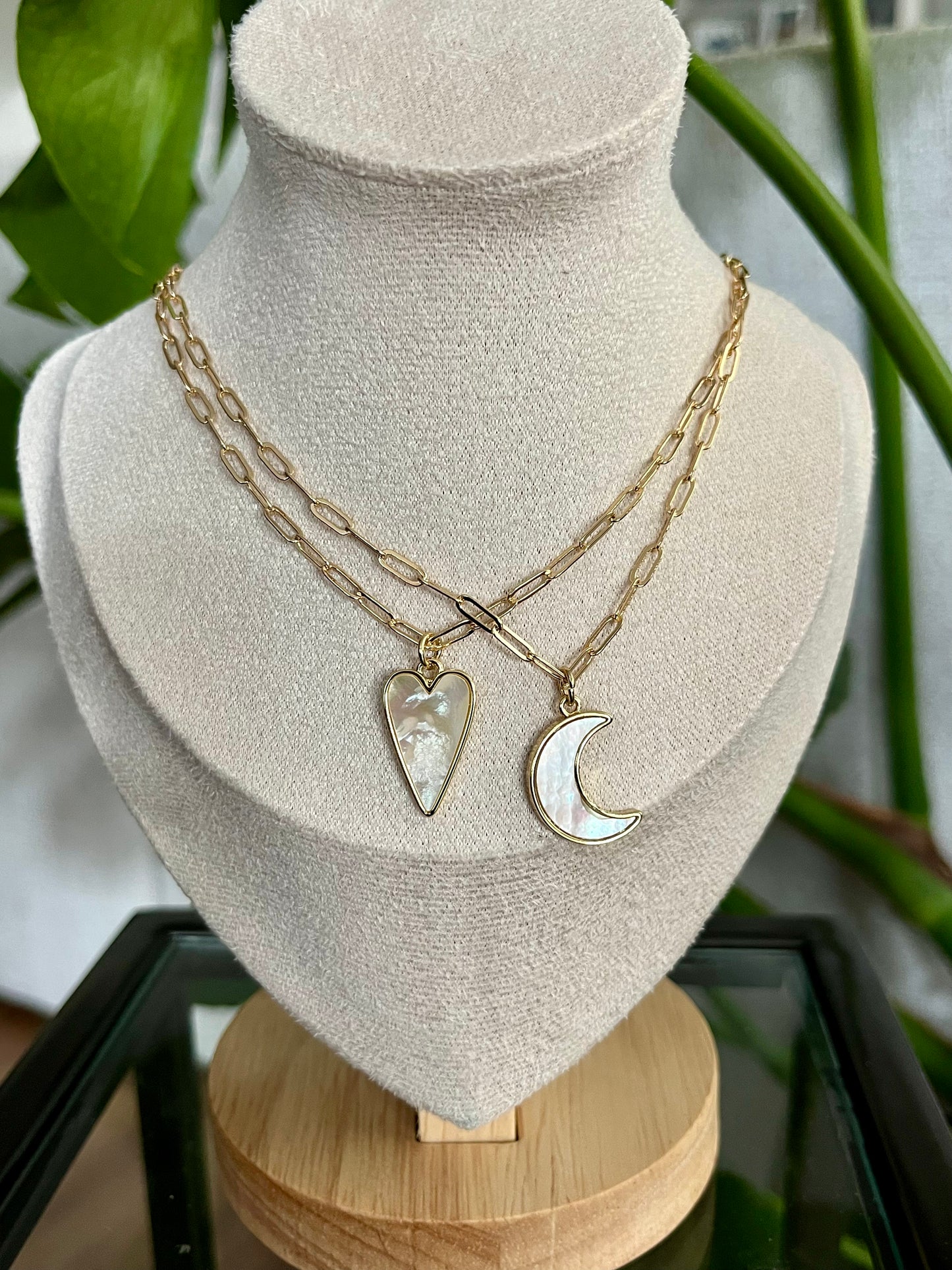 Mother of Pearl Pendant Necklace