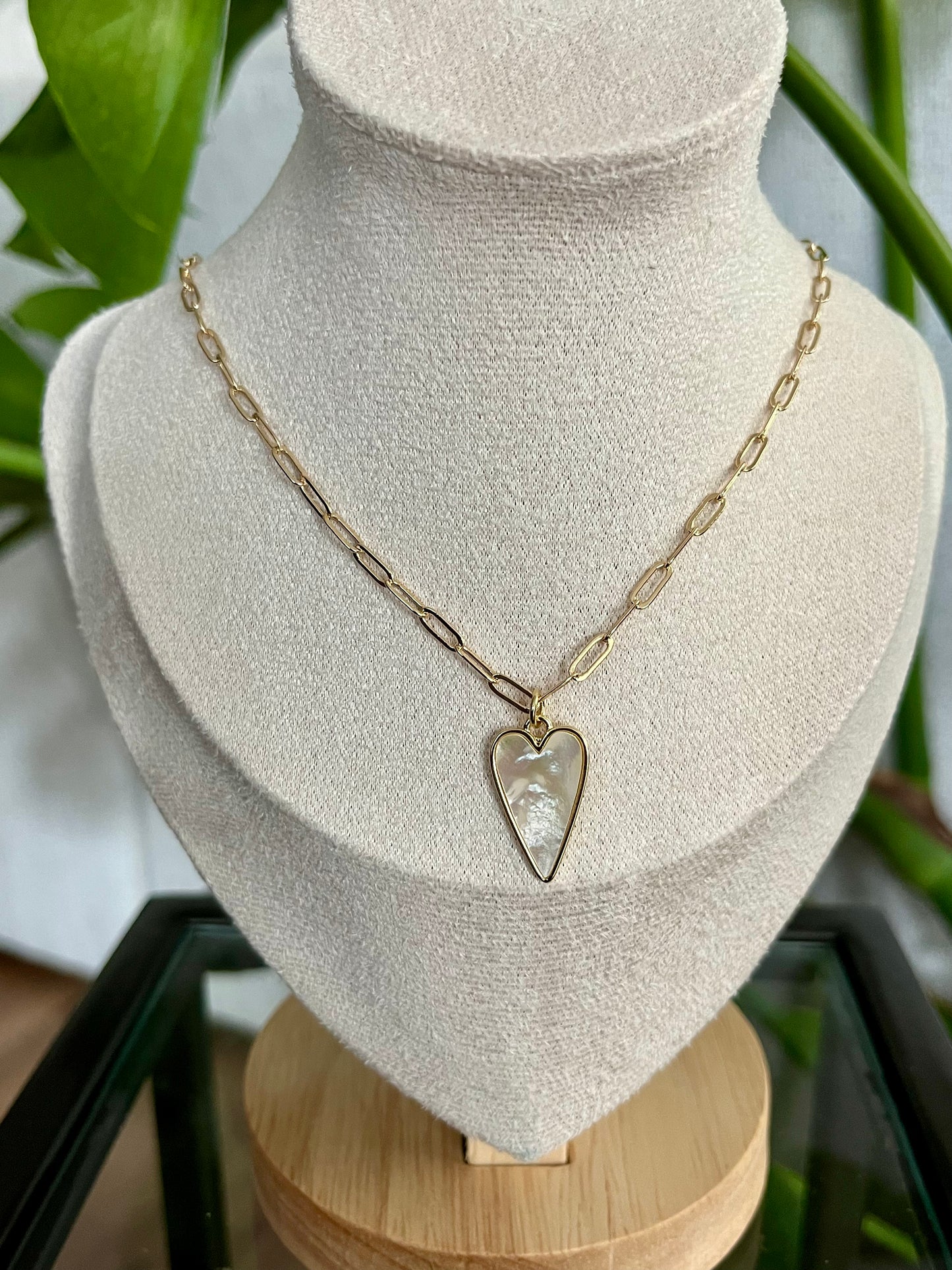 Mother of Pearl Pendant Necklace